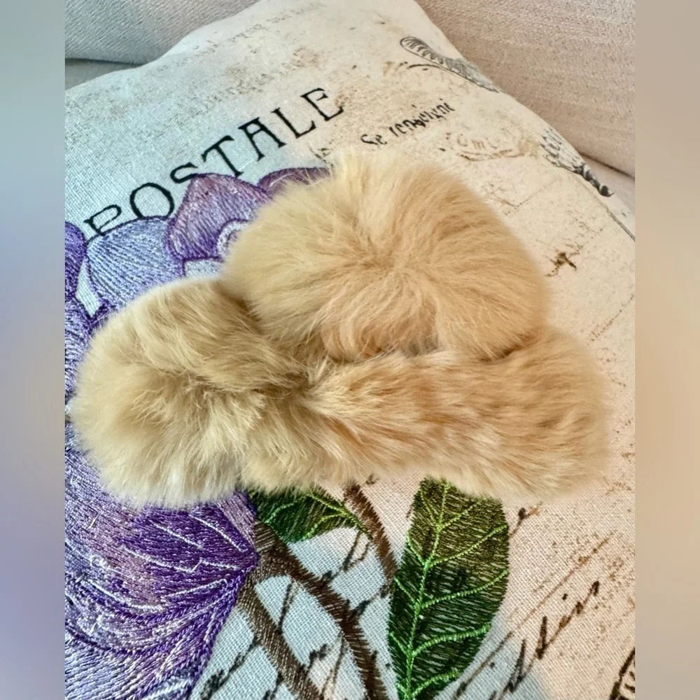 New Luxurious Toffee Faux Fur Acrylic Claw Style Hair Clip - 4”
